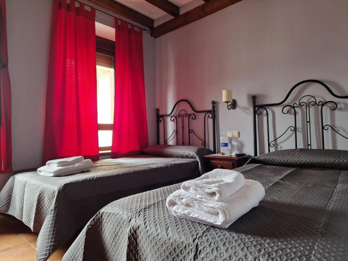 Hostal La Plata أوروبيسا المظهر الخارجي الصورة